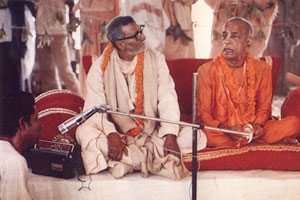 Prabhupad, Sridhar Maharaj i Srila Gowinda Maharaj w Mayapur 1972